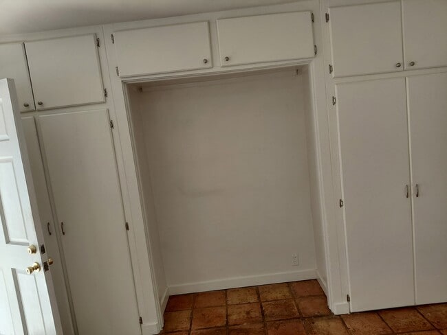 Building Photo - 626 Rose Ave