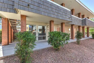 Building Photo - 714 Oakmont Ave