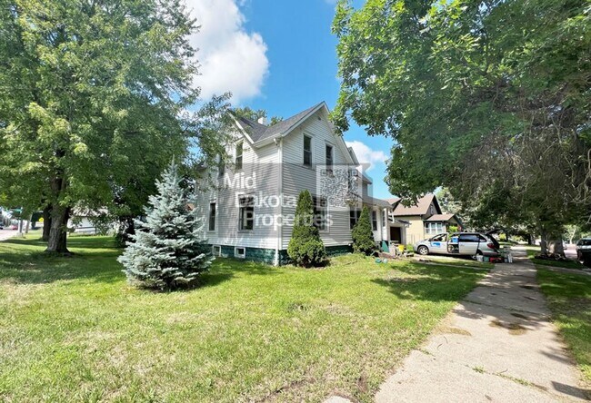 Foto del edificio - 735 S Wisconsin St