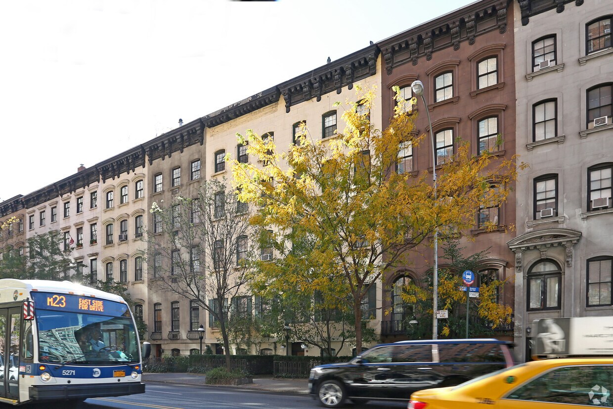 Building Photo - 458 W 23rd St