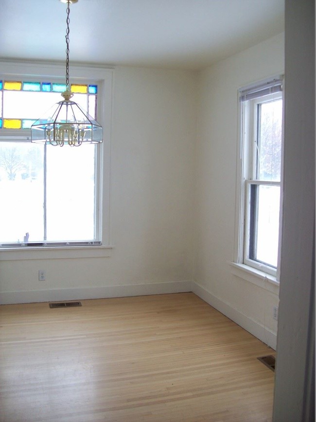 Building Photo - 2 br, 1 bath House - 168 5th Ave. WN