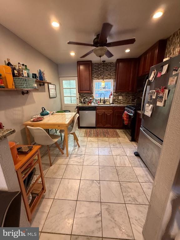 Foto del edificio - 740 St Albans St