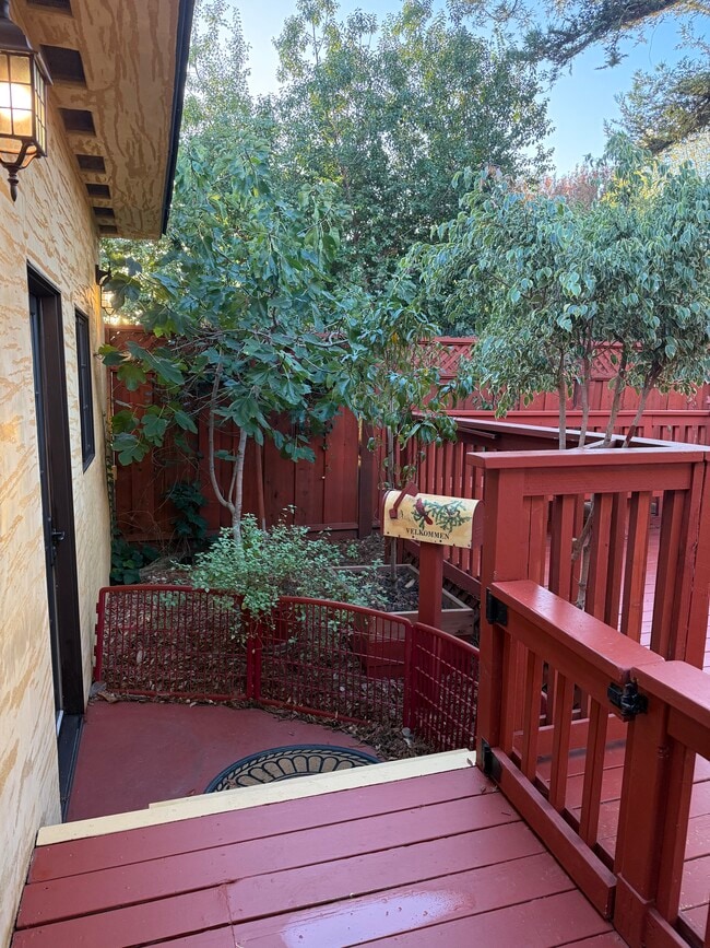 Foto del edificio - 312 Crest Dr