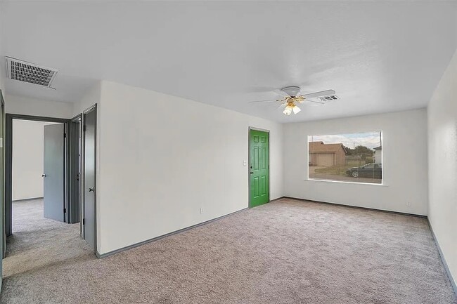 Building Photo - 1109 E Chestnut St