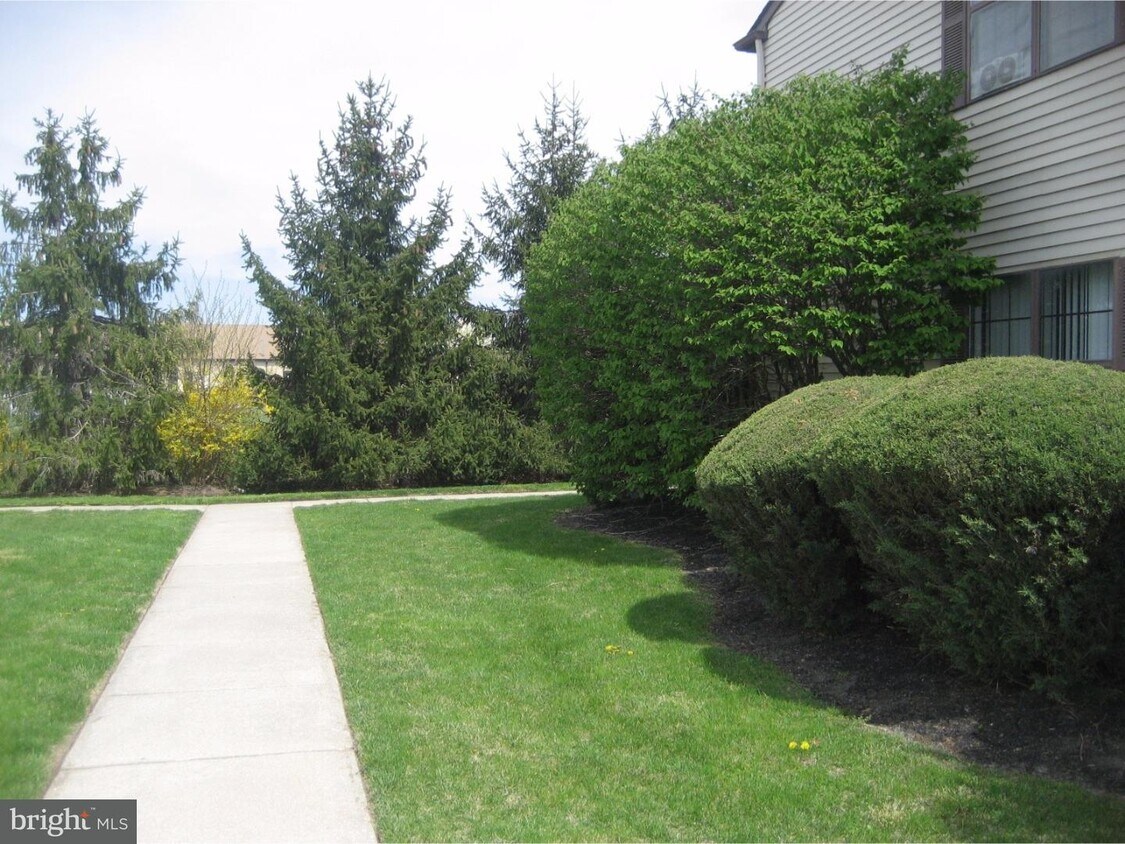 13 Windsor Ct, Washington Township, NJ 08080 Apartment for Rent in