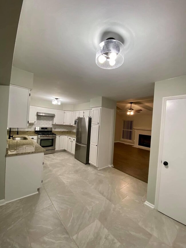 Building Photo - 7852 Forest Edge Dr