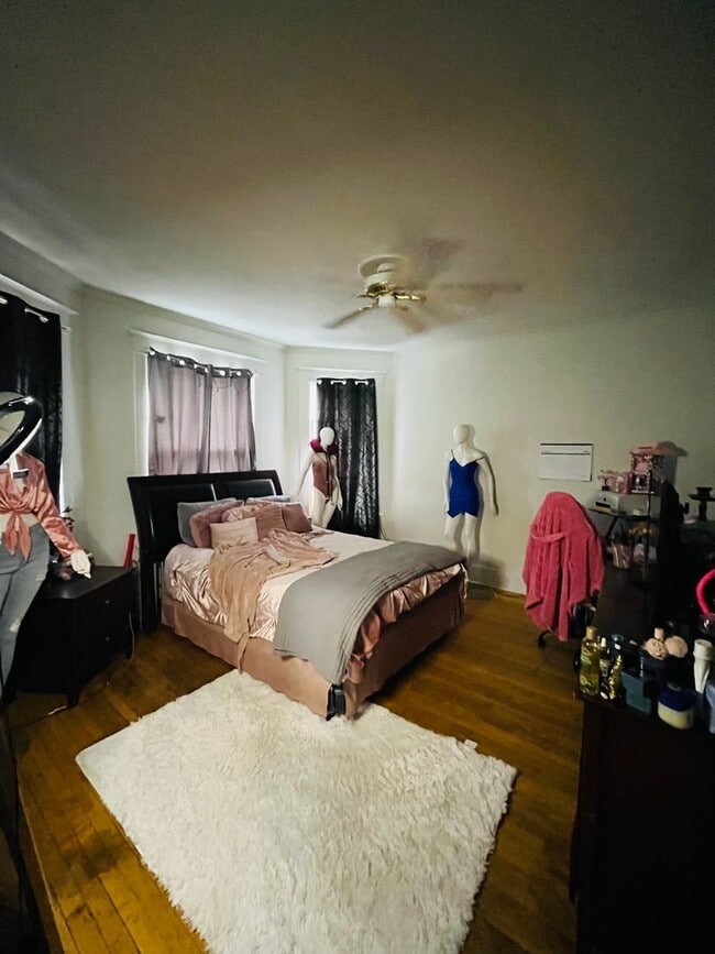 Foto del edificio - Large 3 bedroom on a great quiet street.