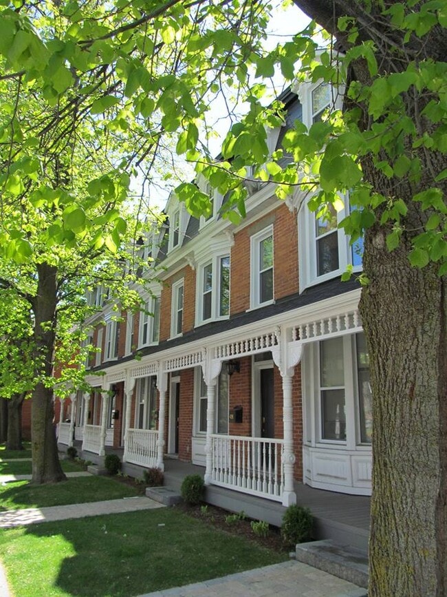 Building Photo - 485 Aylmer St N