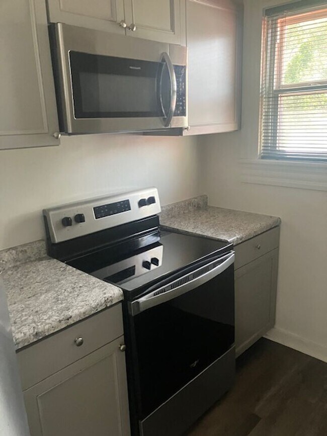 Foto del edificio - 803 E Washington St