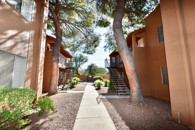 Interior Photo - Acacia Gardens - 402 E. Limberlost Drive T...