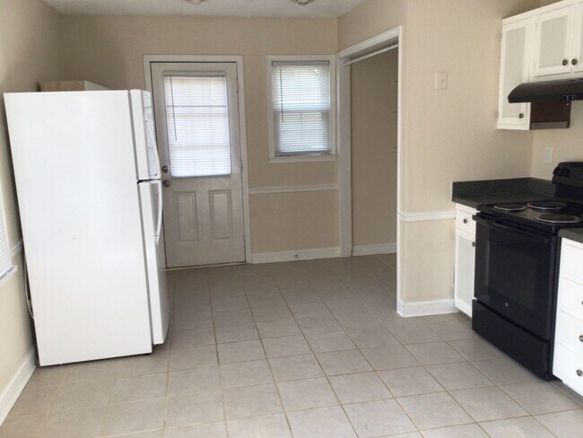 Foto del edificio - Charming 3-Bedroom Home in North Raleigh – Available Now!