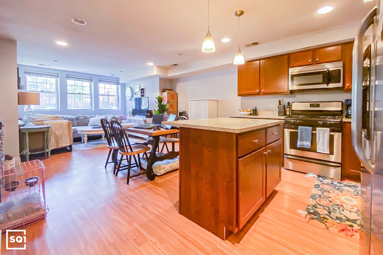 Foto principal - 922 W Buena Ave
