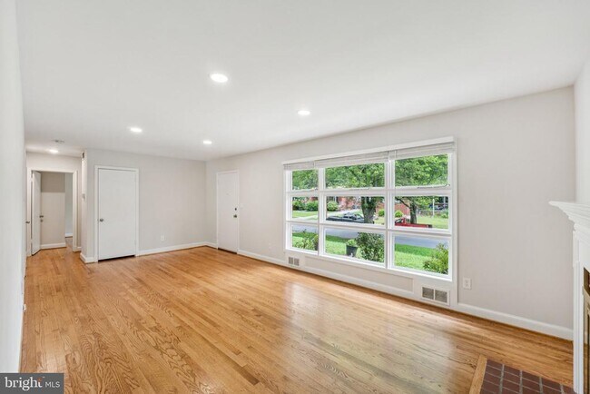 Foto del edificio - 10402 Royal Rd