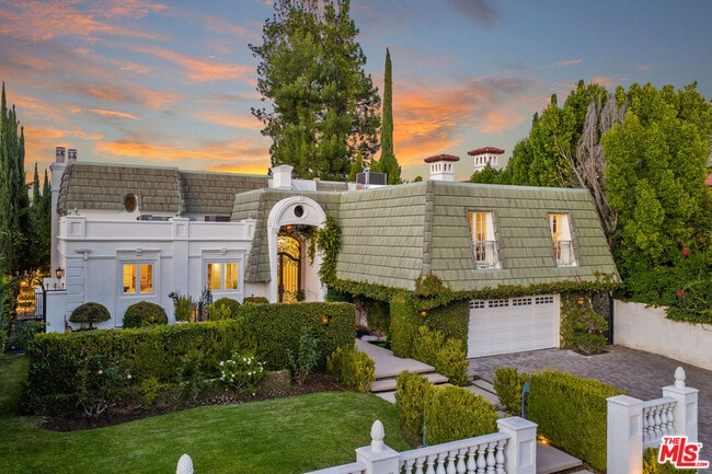 Building Photo - 18875 Pasadero Dr