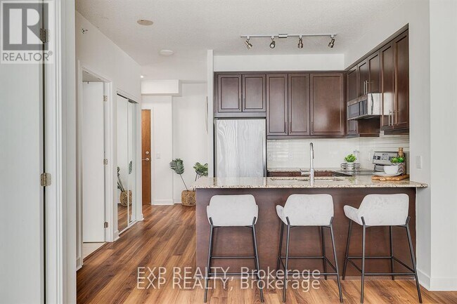 Building Photo - 3975-3975 Grand Park Dr