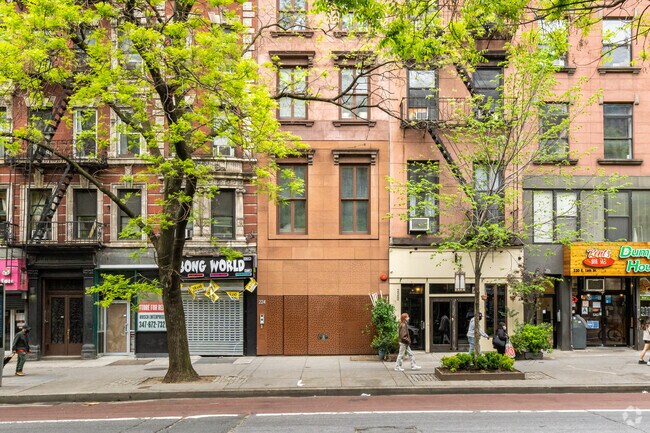 Building Photo - 224 E 14th St