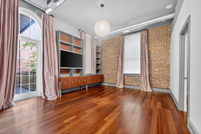 Foto del edificio - Available Now! High End 2 Bed 2 Bath in Lu...
