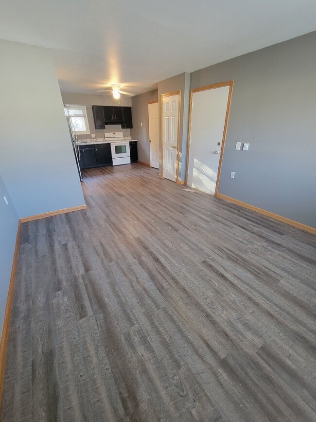 Building Photo - 2 Bedroom | 1 Bathroom Lower-Level Unit in...