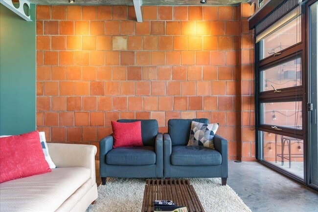 Building Photo - 1401 Eva St