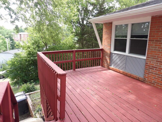 Building Photo - 135 Hickory Dr