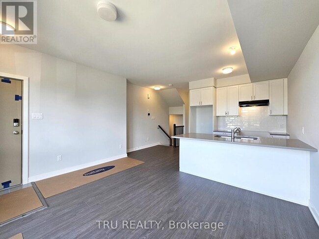 Building Photo - 206 Mishi Private