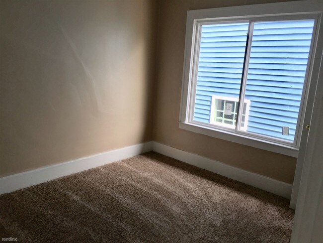 Foto del edificio - 2 br, 1 bath Duplex - 2049 Sharon St