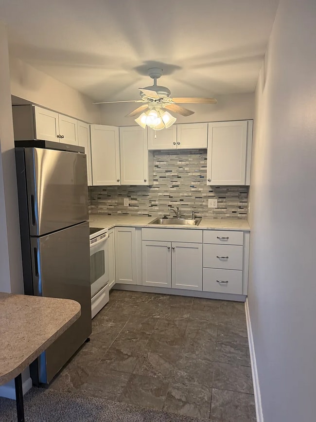 Building Photo - 5125 Marshall Dr