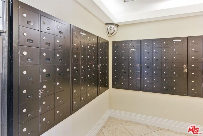 Foto del edificio - 969 Hilgard Ave