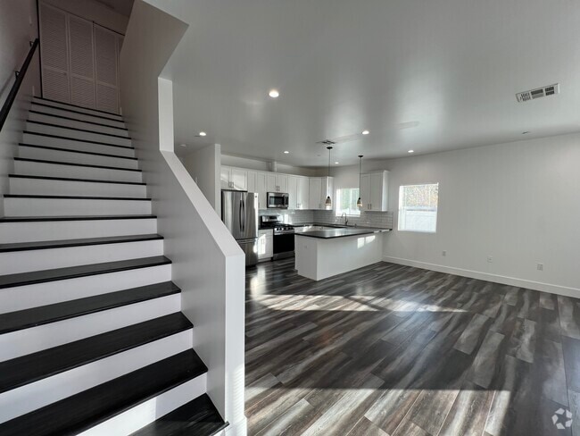 Building Photo - 6734 Irvine Ave