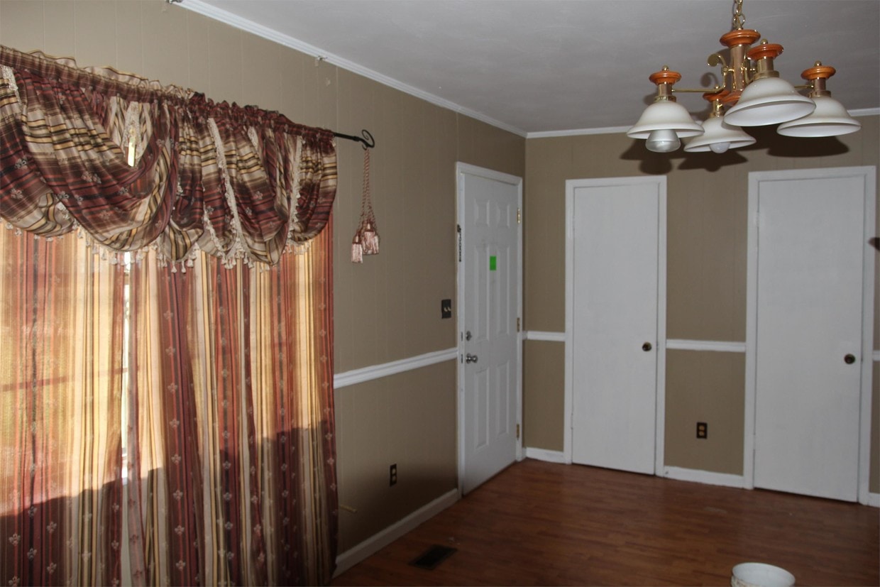 Primary Photo - 2000 Coves Ct