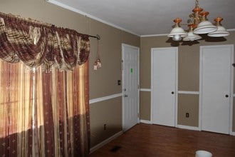 Building Photo - 2000 Coves Ct