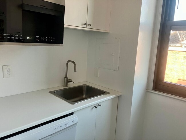 Building Photo - Updated Corner Unit at the Swarthmore in Foggy Bottom
