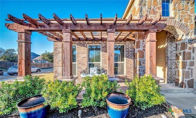 Building Photo - 3701 Castleton Dr