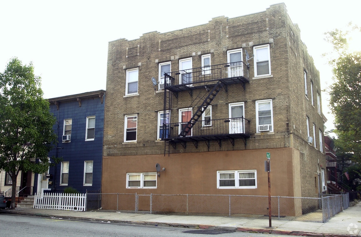 Building Photo - 22 Fleet St