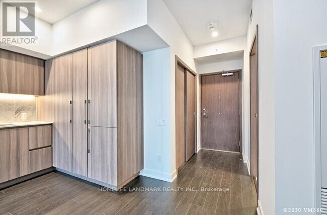 Photo du bâtiment - 19 Bathurst St