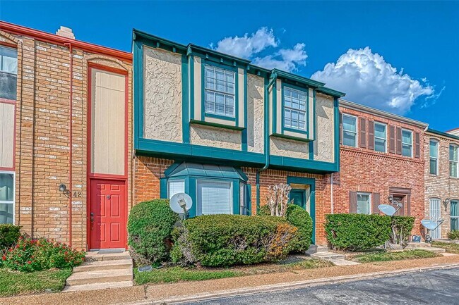 Foto del edificio - 7700 Creekbend Dr