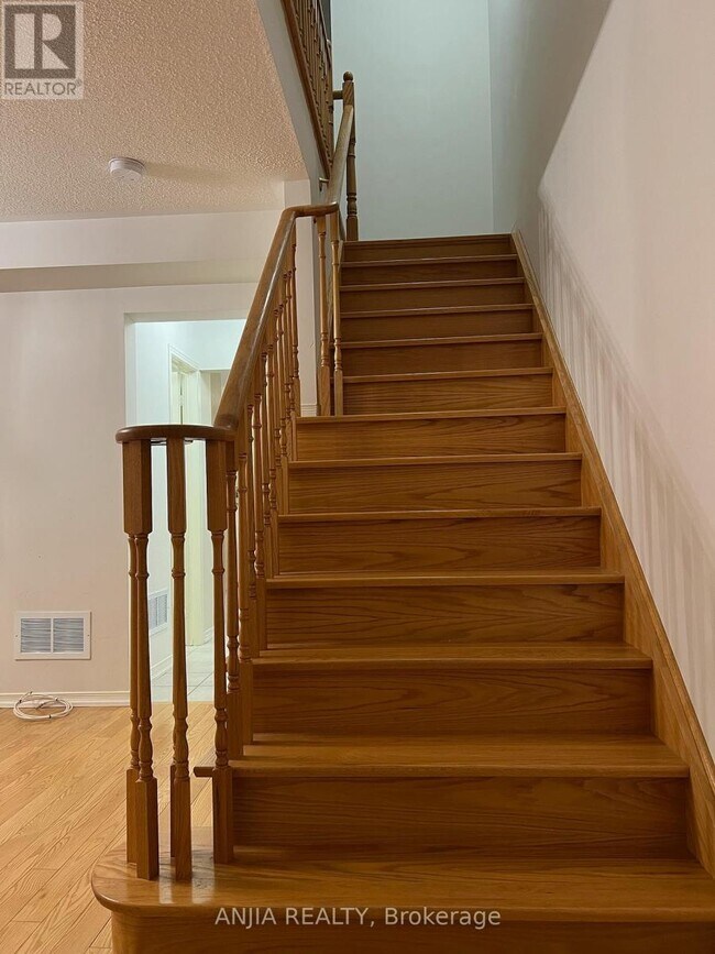 Building Photo - 78 Thoroughbred Way