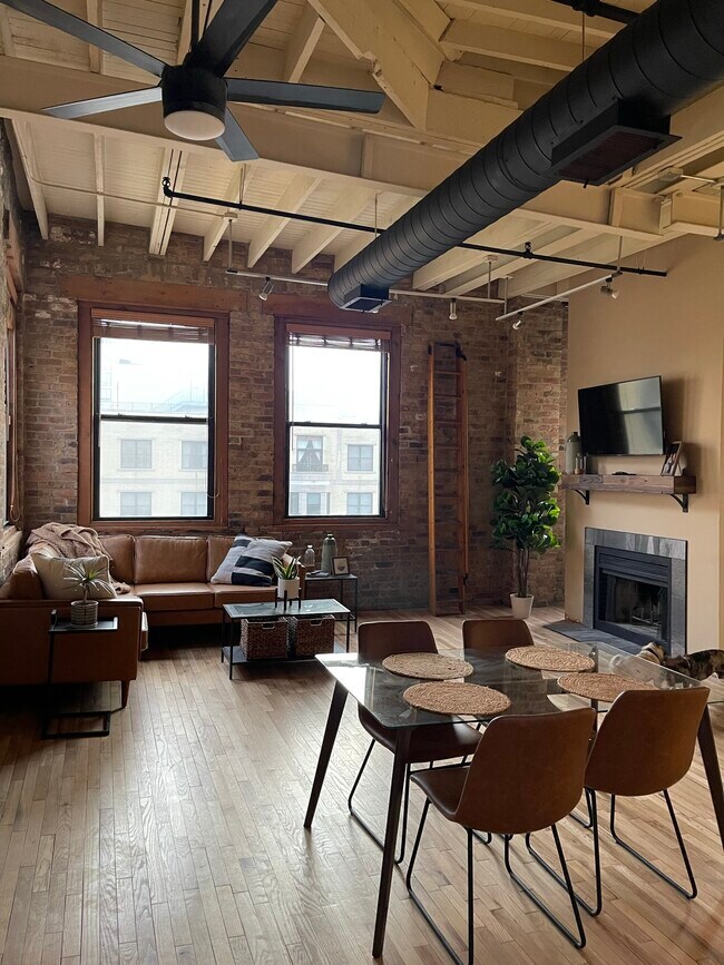 Foto del edificio - 525 N Halsted St