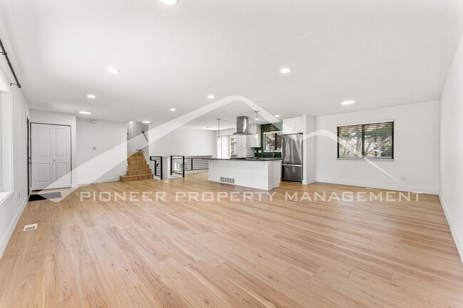 Foto del edificio - Charming Home with Washer/Dryer and Fenced...