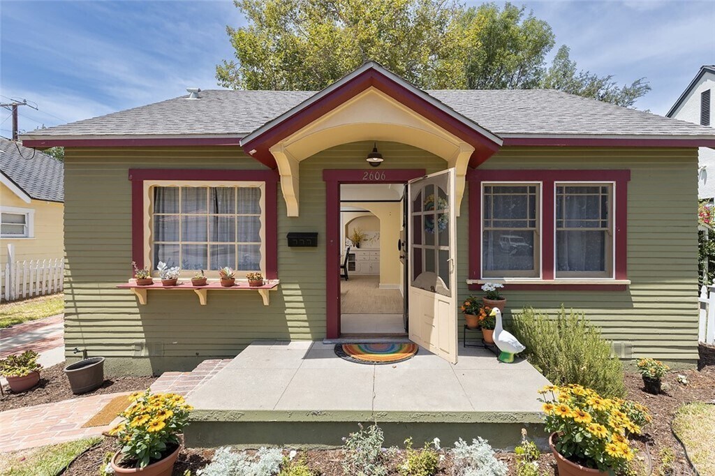 Foto principal - 2606 N Flower St