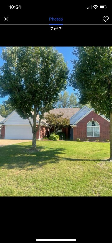 Primary Photo - 1027 E Broadview Dr