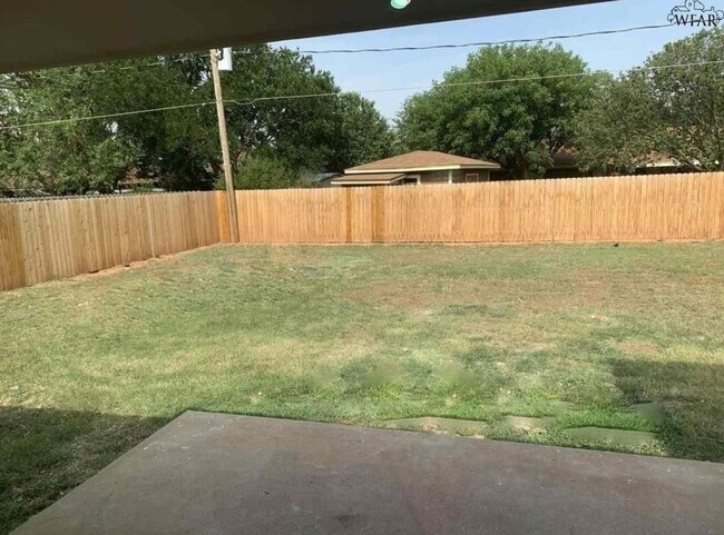 Foto del edificio - 5813 Briargrove Dr