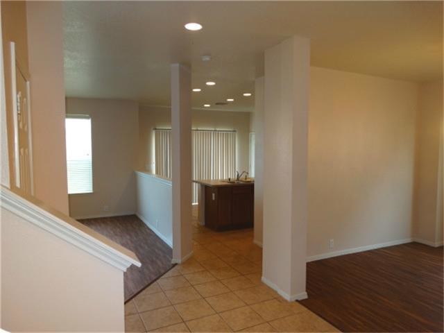 Building Photo - 2307 Bedford Oak St