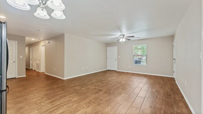 Building Photo - 307 Ewalt Ave