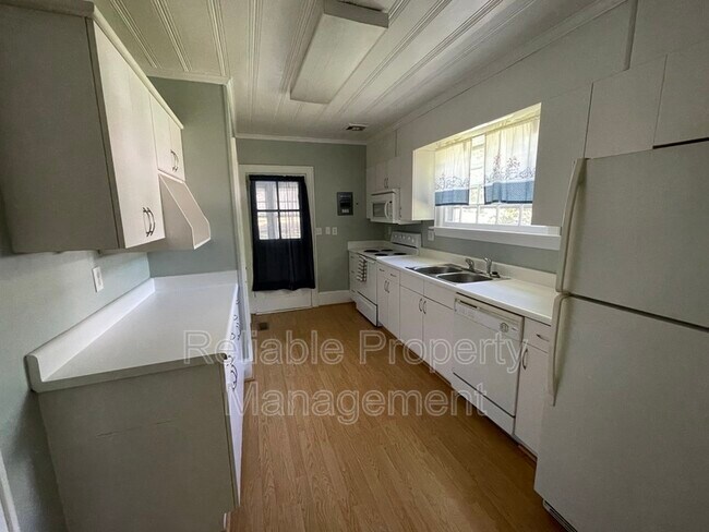 Building Photo - 123 E Blanche St