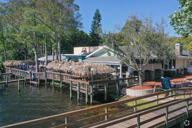 Building - Waterfront Dining - 1513 Lake Tarpon Ave