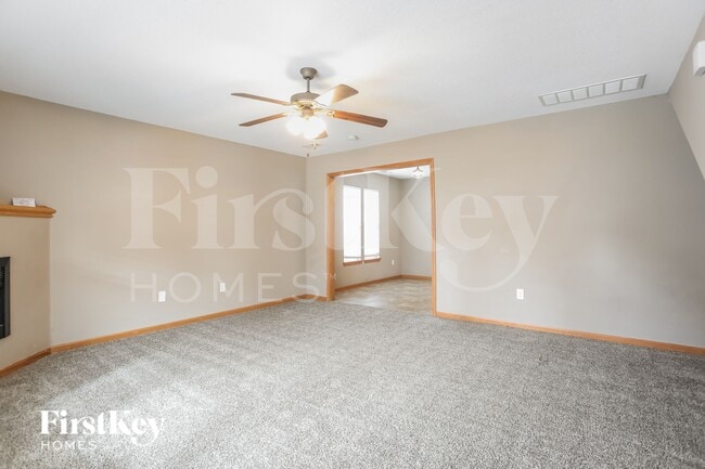 Building Photo - 316 NE Coldwater Creek Dr