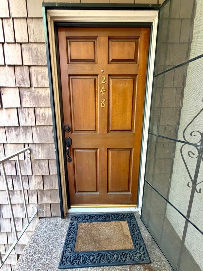 Building Photo - Bright & Updated 2bed 1 bath Tarzana Condo in Gated Community!