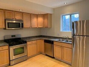 Building Photo - 5 Kosciusko Way