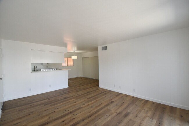 Foto del edificio - 6401 Riverton Ave